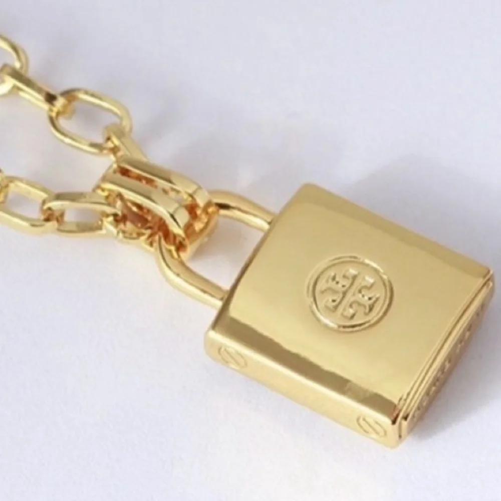 Tory Burch make me